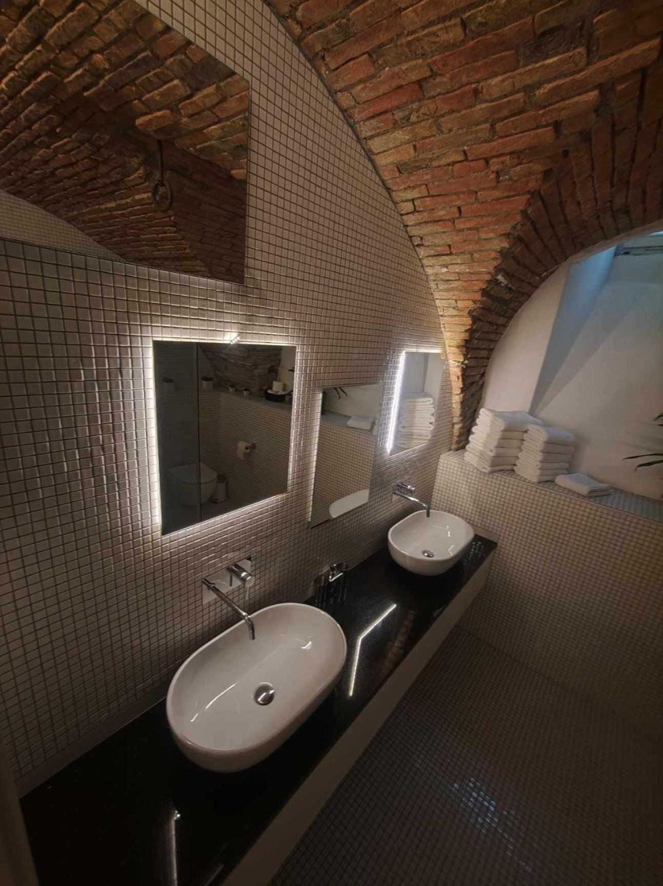 Dungeon Apartment ลูบลิยานา ภายนอก รูปภาพ